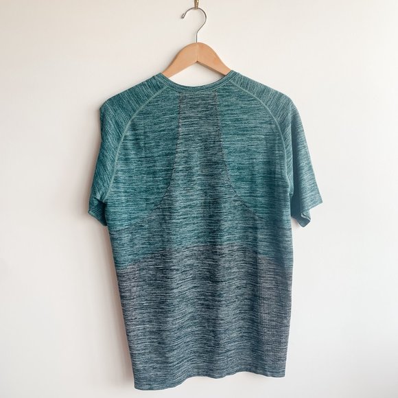 Lululemon Athletic Training Top - Picture 2 of 5